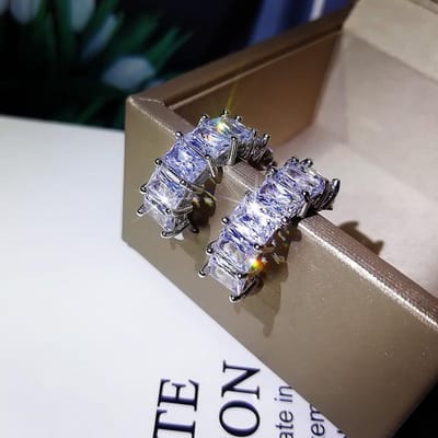 Nieuwe Europese en Amerikaanse Super Flash Zirconia Ring voor Vrouwen Hoge Kwaliteit Diamant Ins Diamant Overdreven Glitter Ring gray