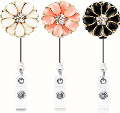 QTTVBTNA - 3 Stuks Uittrekbare Kaarthouders met Camelia Design – Glitter Strass ID Houder met Sterke Krokodilklem – Soepel Uitschuifbare Kaartrol – Stijlvol, Duurzaam & Praktisch – Voor Werk en Dagelijks Gebruik – Roze, Zwart & Wit