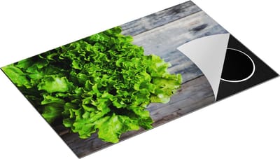 Chefcare Inductie Beschermer Groene Sla op een Houten Achtergrond - 80x50 cm - Afdekplaat Inductie - Kookplaat Beschermer - Inductie Mat