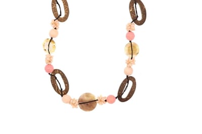Behave - Lange ketting - Natuurlijke look - Bruin roze schelp hout - 80 cm