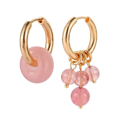 Asymmetrische Oorringen – Serenity Hoops - Verguld – Rozenkwarts & Aardbeienkwarts – Brass – 19mm Ring / 32mm Lengte – Handgemaakte Statement Oorbellen - Edelsteen sieraden