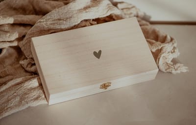 BolleToet - XL houten kistje 'hartje' - opberg kistje - zwangerschapsbekendmaking