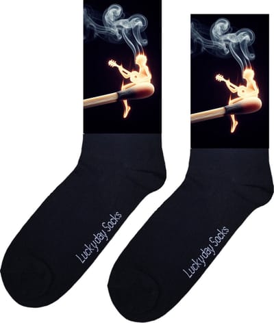 Vuur gitarist - Verjaardags cadeau - Sokken met gitaar - Muziek sokken - Concert - feest sokken - vrolijke sokken - valentijn cadeau - Print sokken - Toffe sokken - grappige sokken - leuke dames heren sokken - moederdag - vaderdag - maat 37-44