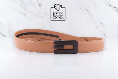 Lichtbruine lederen riem zonder gaatjes met automatische gesp voor heren ( Model N341 )