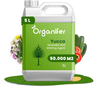 Yucca Uitvloeier - Wetting Agent - (5L, 50.000m2) - Vloeibare Meststof - Optimaliseert Vochtbehoud Planten - Bodemverbeteraar - Grondverbeteraar - Voor Droogte en Hitte - Waterefficiëntie en Droogteresistentie - Organifer