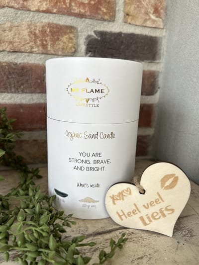 Creaties van Hier - Giftbox You are strong met Kaarsenzand en Houten Hartje - Kaars