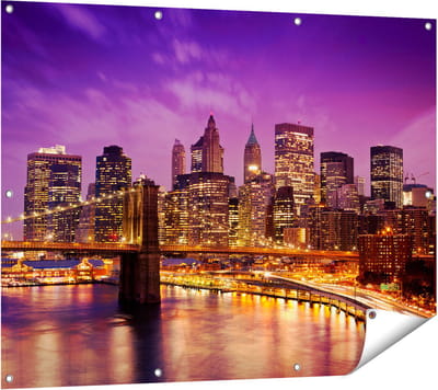 Gards Tuinposter Skyline New York van Centrum in het Paars - 120x90 cm - Tuindoek - Tuindecoratie - Wanddecoratie buiten - Tuinschilderij