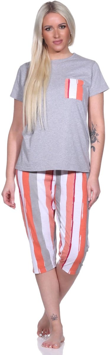 Damespyjama met een t-shirt, 3/4 capribroek en een casual dessin