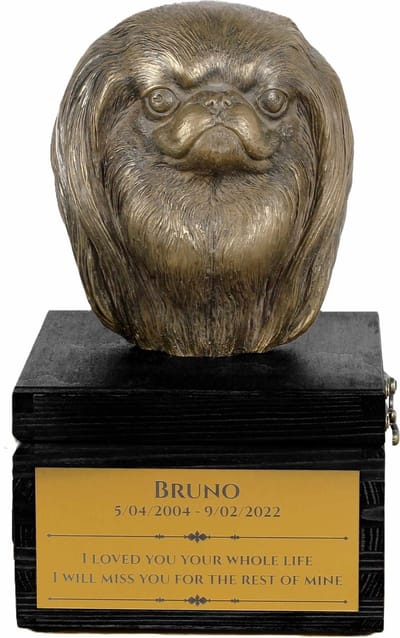 Urn met gravure en sculptuur van een Japanse Chin hond