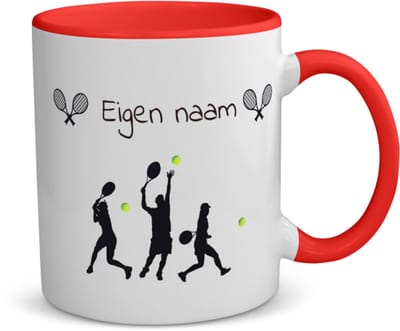Akyol - tennis met naam - koffiemok - theemok - rood - Tennis - tennis verjaardag - cadeau - verjaardag - geschenk - gepersonaliseerd - 350 ML inhoud