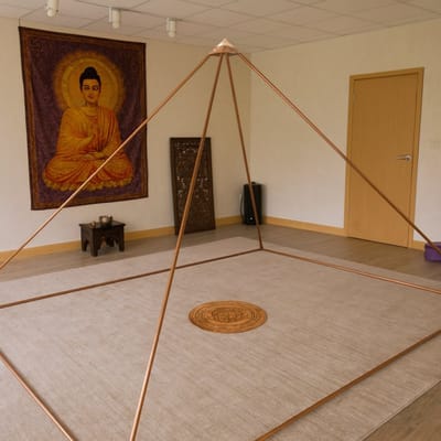 Meditatie Meru Piramide (pre-order) - Handgemaakte koperen piramide met geactiveerde Shri Yantra