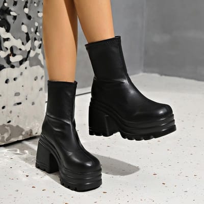 Chaussures pour femmes Vente chaude Bottes pour femmes à enfiler Mode Bout rond Bottes modernes pour femmes Nouveau Grandes tailles Bottes mi-mollet à plateforme 42 noir