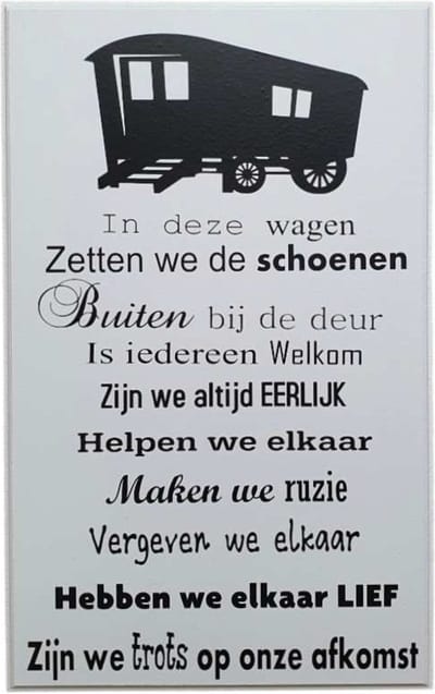 Tekstbord - spreukenbord in deze wagen - woonwagen - lief