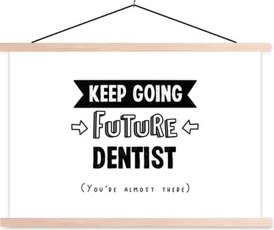 Posterhanger incl. Poster 90x60 cm - Schoolplaat - Tandarts - Opleiding - Studenten - Quotes - Studie - Textielposter - Blanke latten