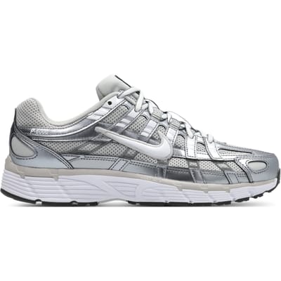 Nike P-6000 Grey Fog White Dames Sneakers White-Mtlc-Cool-Grey IO3496-001 41 gray