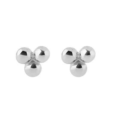 Zilveren oorknopjes met drie bolletjes 3mm