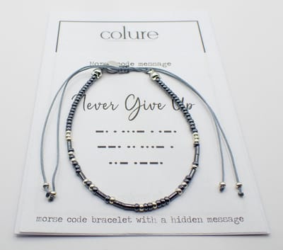 Colure® morse code armband glanzendgrijs Never give up