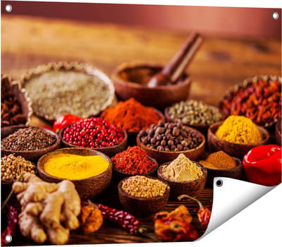 Gards Tuinposter Diverse Kleurrijke Kruiden op Tafel - 80x60 cm - Tuindoek - Tuindecoratie - Wanddecoratie buiten - Tuinschilderij