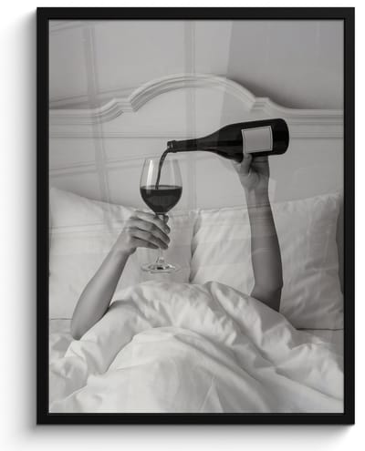 Poster in lijst - Fotolijst 50x70 cm - Posters - Lakens - Armen - Wijn - Glas - Posterlijst zwart - Decoratie - Wanddecoratie woonkamer - Muurdecoratie slaapkamer