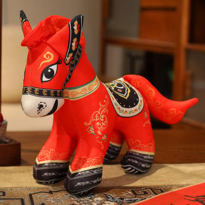 Nieuwjaarsmascotte Rode Kleine Paard Pluche Speelgoed Gezellige Borduurstoffen Paard Pop Levendig Schattige Bureauhuisdieren Festival Cadeau 23cm rood