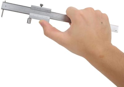 Dailygoods- Schuifmaat Roestvrij Staal - Meetbereik 0-200mm - Lezingswaarde 0,1mm - Slijtvast/Slagvast - Fijnslijpend Meetoppervlak - Duidelijke Schaal - Meetinstrument