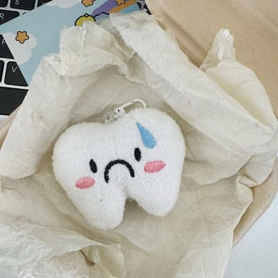 **Porte-clés Peluche Dent Dessin Animé Mignon Mode Kawaii Pendentif Doux Rembourré Porte-clés Accessoires Décoration Créative Sac à Dos Cadeaux** gray