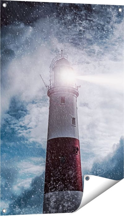 Gards Tuinposter Vuurtoren tijdens de Regen Storm - 60x90 cm - Tuindoek - Tuindecoratie - Wanddecoratie buiten - Tuinschilderij