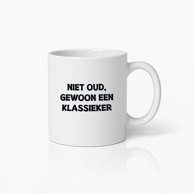 Koffiemok met Klassieke Humor – 'Niet Oud, Gewoon een Klassieker' – Perfect Vintage Stijl Cadeau voor Koffieliefhebbers