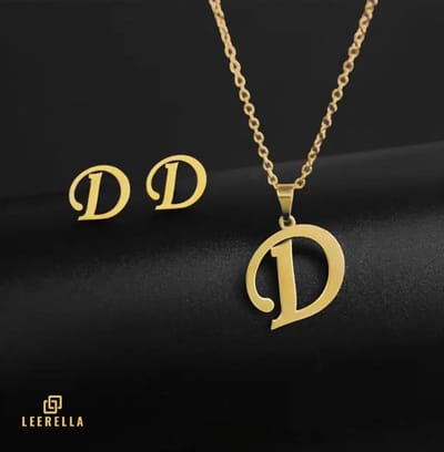 Leerella | D | Luxe Goudkleur Initialen Ketting & Oorbellen Set - Roestvrij Staal - Letters A t/m Z - Persoonlijke Sieraden voor Elke Gelegenheid Moederdag, Valentijnsdag en Verjaardag Cadeau Ketting 45 cm