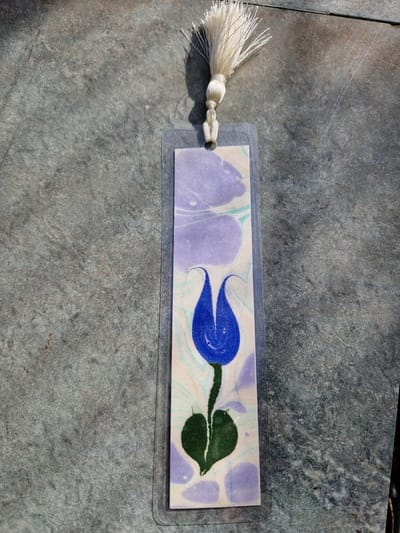 Boekenlegger Ebru-kunst handgeschilderd gelamineerd blauwe tulp, witte kwast 17 x 4,5 cm