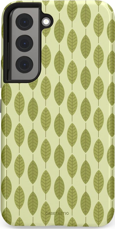 Casetastic hoesje geschikt voor Samsung Galaxy S22 - Dubbellaagse bescherming - Bladerenpracht in het groen - Fashion Case - Crème Olijfgroen