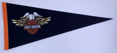 Harley Davidson Motorcycles - Harley motors - Harley Davidson - Harley - Motoren- Motors - Vaantje - Amerikaans - Usa motors - VS motoren - Verenigde Staten - Sportvaantje - Wimpel - Vlag - Pennant -  31*72 cm - Zwart logo