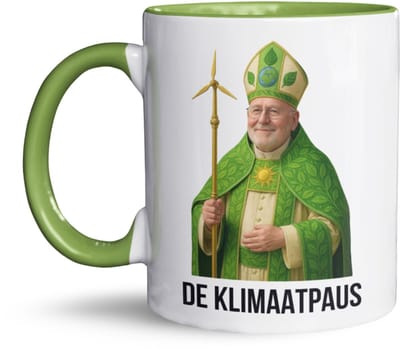 De Klimaatpaus Mok – Frans Timmermans Cartoon – Grappig Cadeau – Verkiezingen 2025 – 325ml Koffiemok – Voor Klimaatfans, Collega's & Theedrinkers met een mening