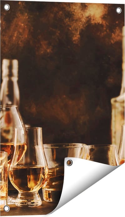 Gards Tuinposter Glazen met Sterke Drank - Flessen - 40x60 cm - Tuindoek - Tuindecoratie - Wanddecoratie buiten - Tuinschilderij