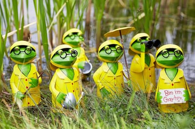 Set van 6 metalen muurstoelelementen - handgemaakte tuinfiguren kikkers - decoratief muursieraad voor binnen en buiten