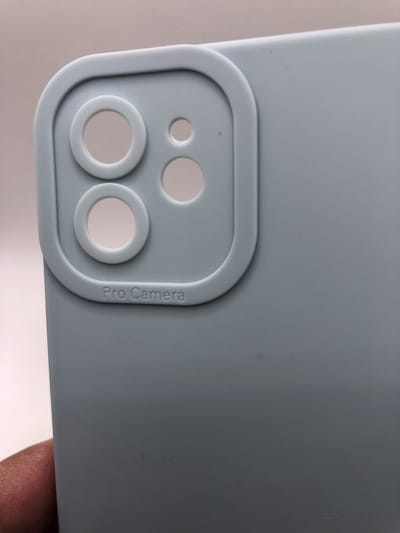 Hoogwaardige Siliconen hoesje met bescherming rondom Camera/Lens - Geschikt voor iPhone 12 - Lichtblauw (Let OP: Past Alleen 12))