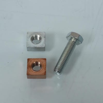 Vis de pot d'échappement à double écrou carré M6 pour mobylette Peugeot 50 103