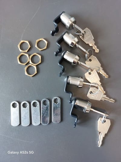 Set van 5 BBK brievenbussloten - postkastsloten, passend onder master HS25, 25A T015 met haak en vlakke lip