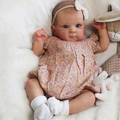 Levensechte Babypop - Reborn Pop Meisje - Verzorgend Spel - Volledig Beweegbaar - 45 cm - Met Bloemen Kleding