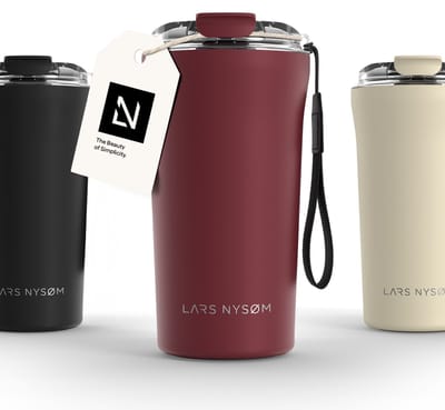 LARS NYSØM Rørelse Thermo Coffee Mug-to-go 500ml - BPA-vrij met Isolatie - Met Draagriem & Tritan Deksel (Berry Red)