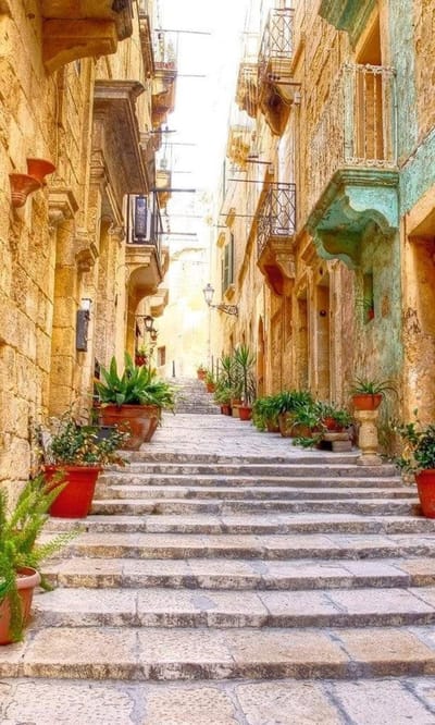 Fotobehang - Narrow Street 150x250cm - Vliesbehang