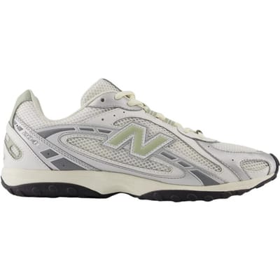 Lage Sneakers New Balance Baskets 204L argent métallique