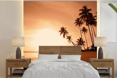 Behang - Fotobehang Zonsondergang - Tropisch - Palmboom - Strand - Zee - Breedte 220 cm x hoogte 220 cm