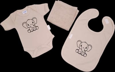 Kraamcadeau -zand - olifant - slab - spuugdoek - romper - maat 50/56.
