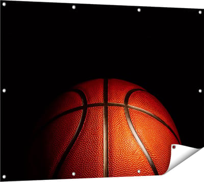 Gards Tuinposter Basketbal op een Zwarte Achtergrond - 120x90 cm - Tuindoek - Tuindecoratie - Wanddecoratie buiten - Tuinschilderij