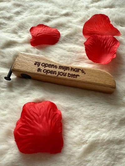 Valentijn bieropener - I love you - Bier opener - Ik hou van jou cadeautje - Valentijn decoratie - Valentijn cadeautje voor hem - Valentijn cadeautje voor haar - Valentijnsdag cadeau - Valentijn versiering - Valentijn cadeau - Liefdes cadeau