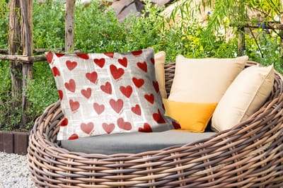 Buitenkussens - Hartjes - Krant - Loveyou - 60x40 cm - Weerbestendig