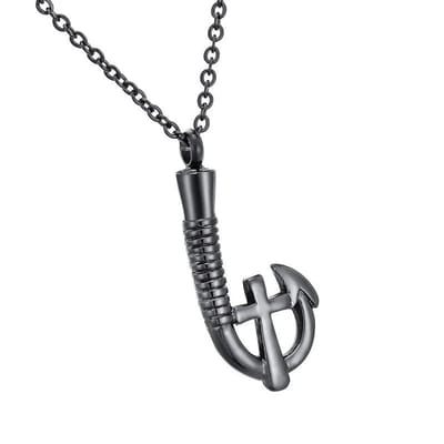 Aramat Jewels | Gedenkhangers | Stalen Ashanger Vishaak met Kruisje Zwart – Stoer Gedenksieraad | | | |20mm | Staal | Volwassenen | Verkleurd niet