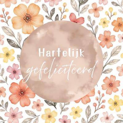 Wenskaart hartelijk gefeliciteerd- bruine aquarelcirkel met bloemen oranje bruin – 13x13 cm – gevouwen kaart – inclusief witte envelop – stevig papier – felicitatiekaart