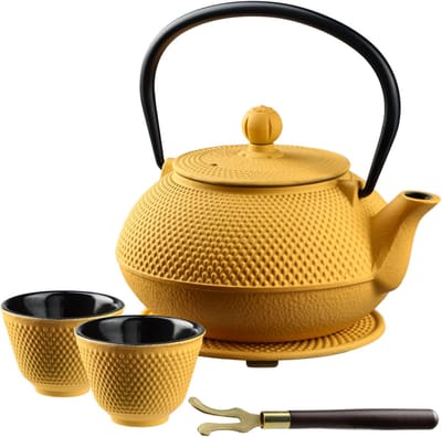 KADAX Japanse theepot, 850 ml gietijzeren ketel, diameter 15 cm kan met netfilter en robuuste handgreep, Japanse stijl, traditionele ijzeren kan (geel)